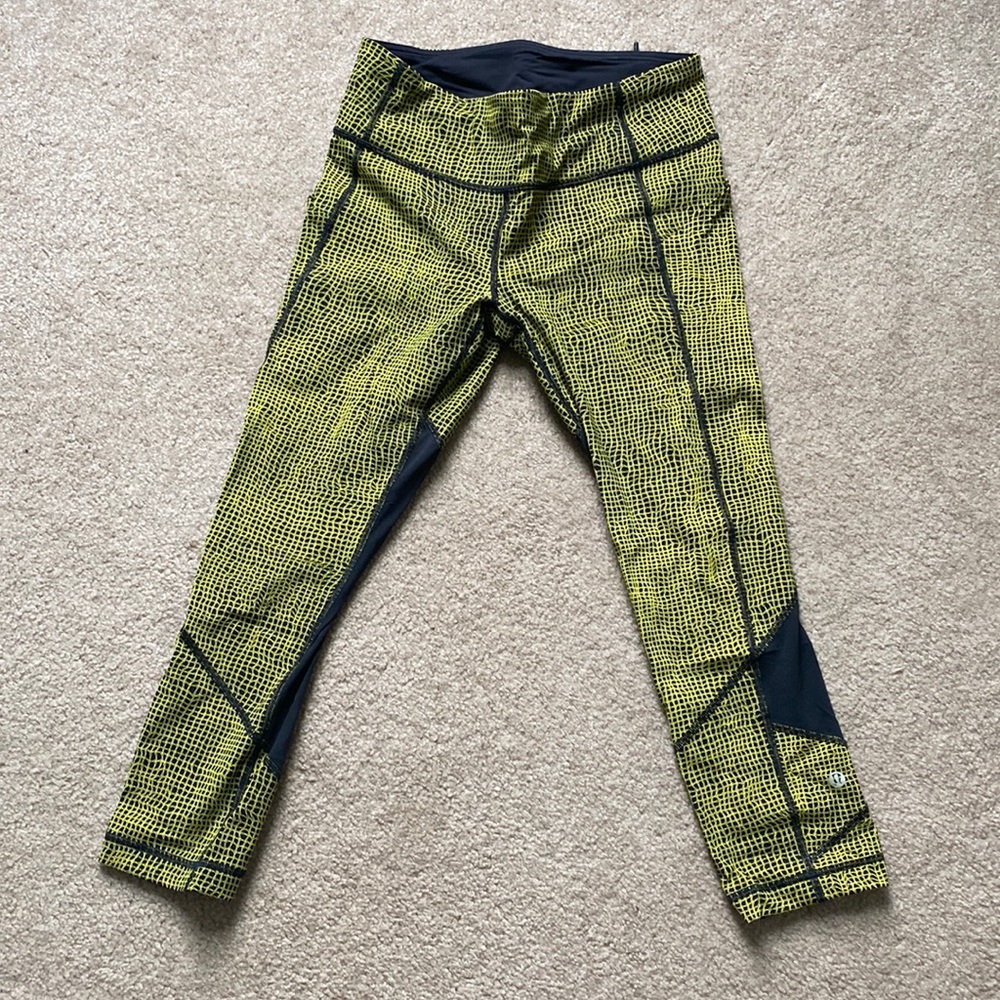 Lululemon yellow and black cropped leggings - size 6
